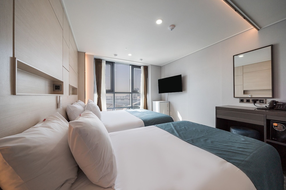 Griffin Bay Hotel 17/50