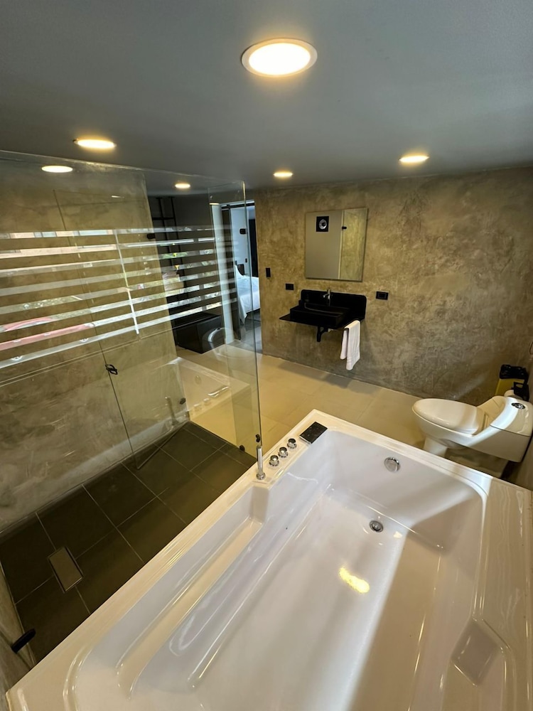Hostel Joy Cll 85 47/47
