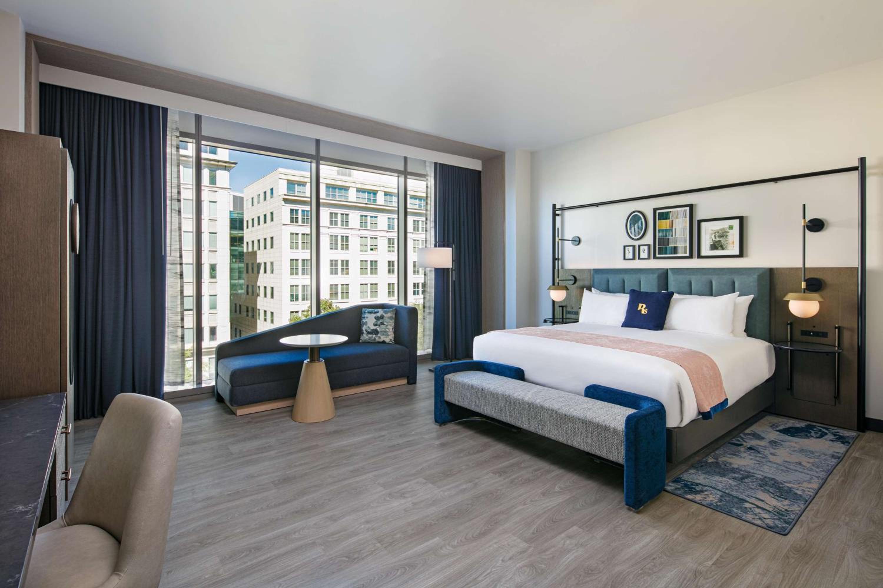 Monumental, King Bed, Capital City View, Accessible