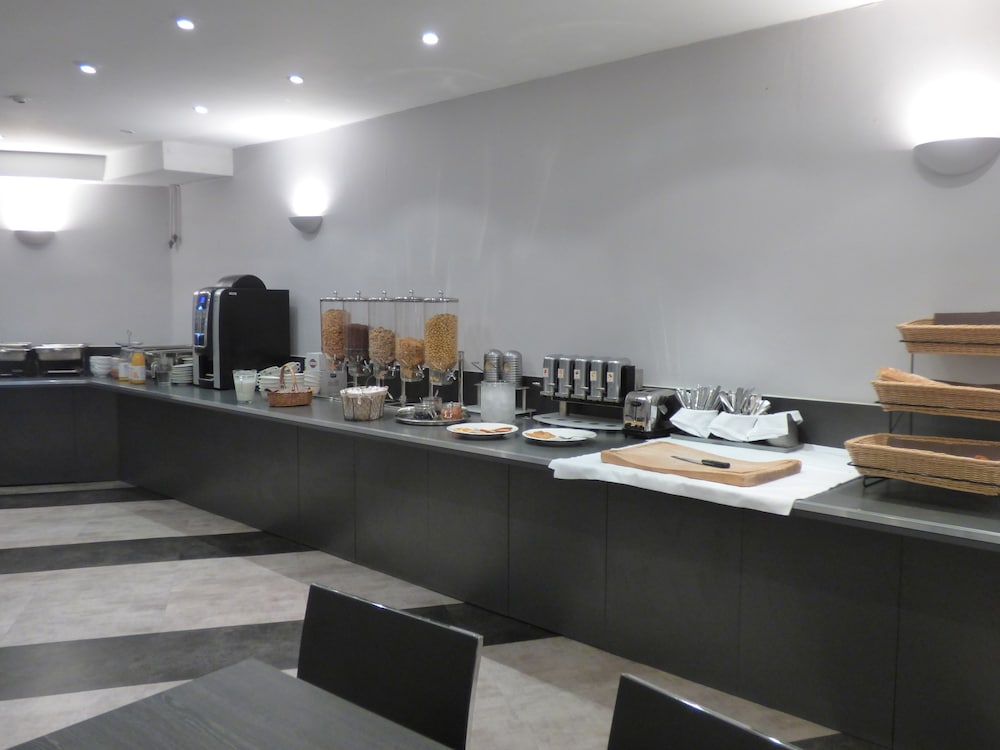 Escatel Hotel 54/60