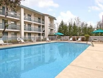 Days Inn By Wyndham Birmingham/West 3/32