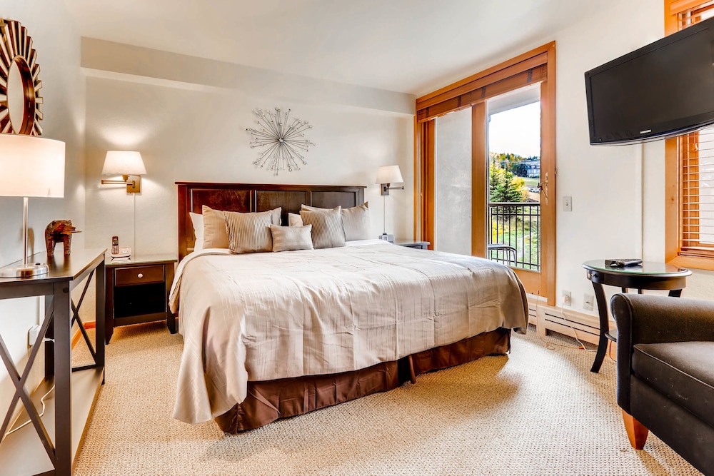 Woodrun Place Condominiums &amp; Residences 16/38