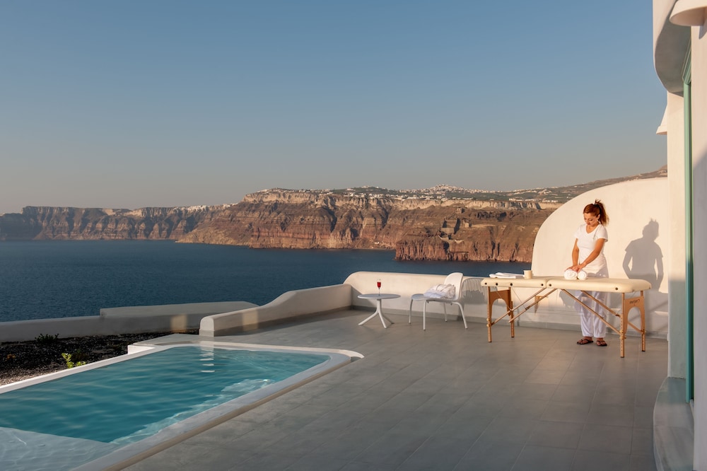 Neptune Luxury Spa Suites 58/72