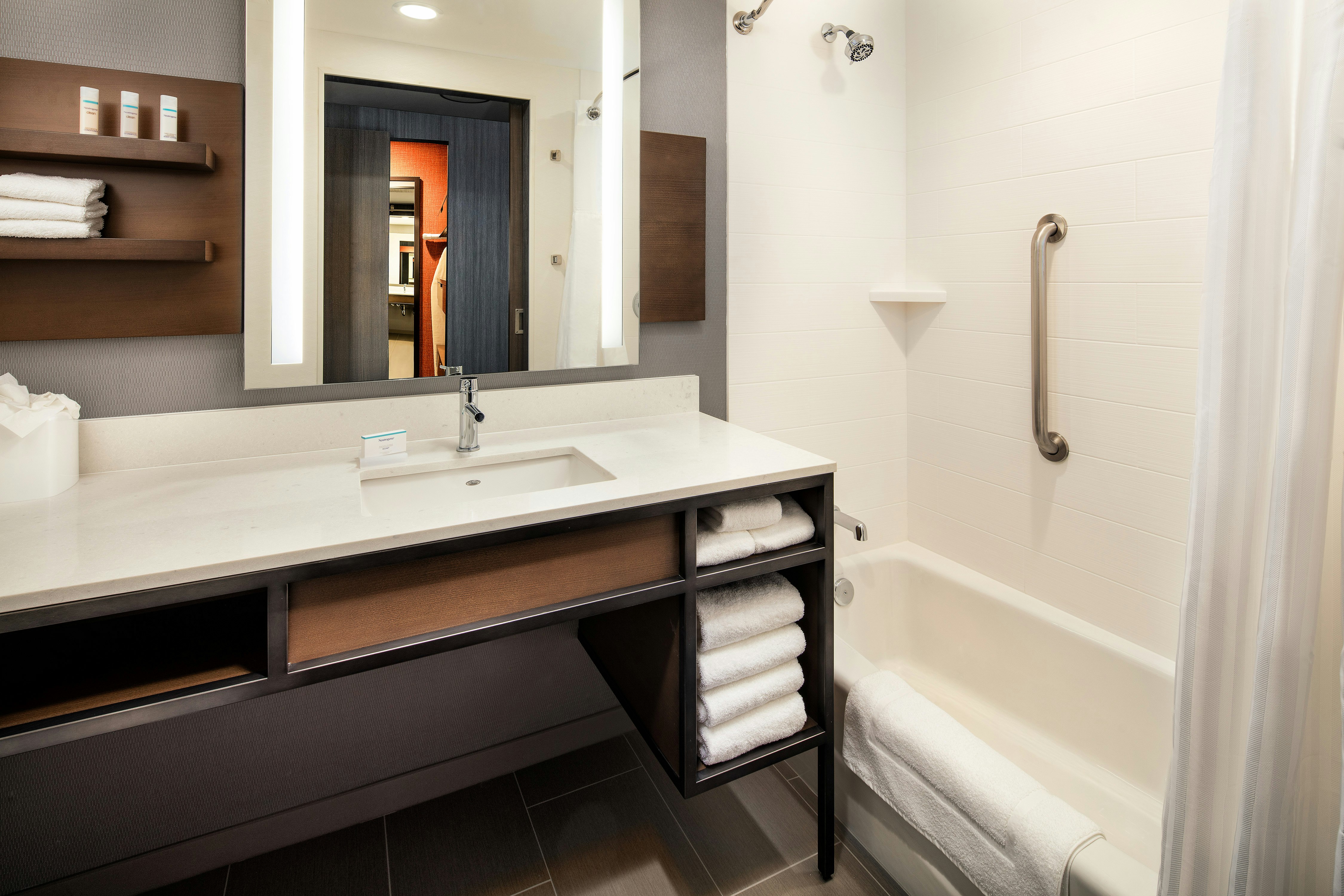غرفة بسرير كينج بحوض استحمام لذوي الإعاقة، Hilton Garden Inn Sacramento Airport Natomas 4/4