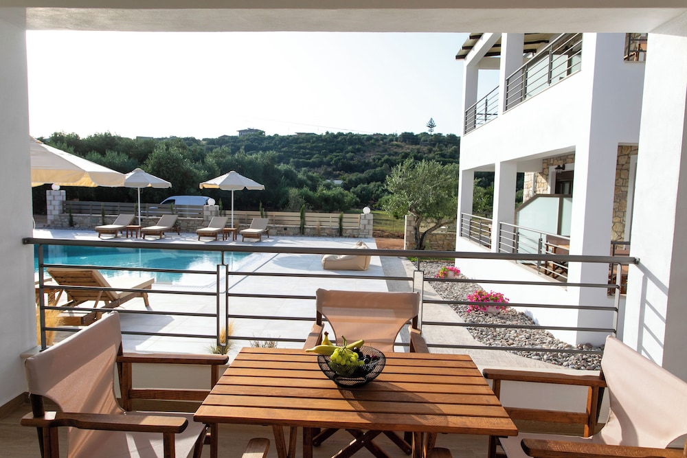 Michelangelo Suites & Apartments 63/69
