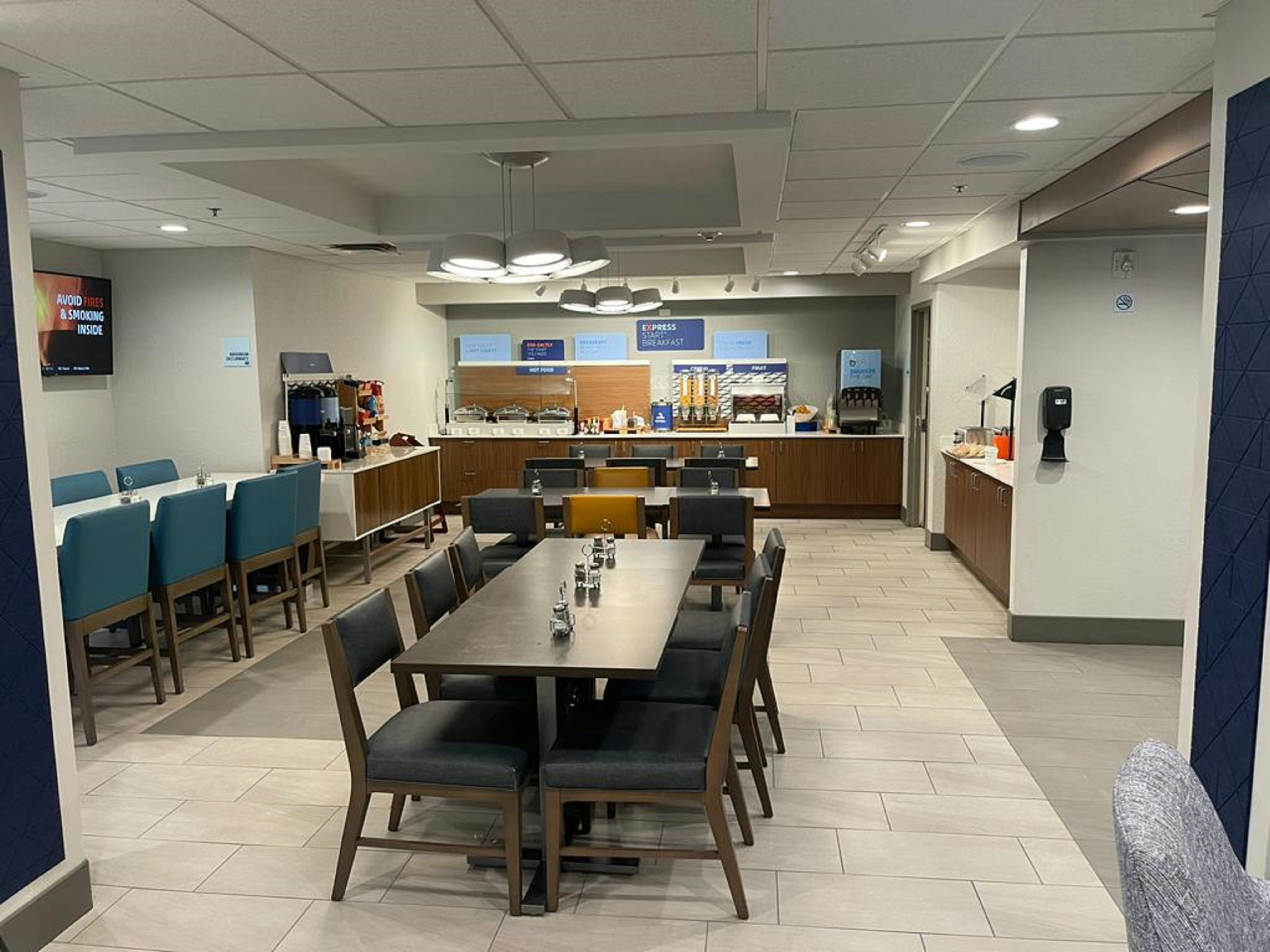 Holiday Inn Express Hotel Suites Ft Lauderdale N Exec Airport 48/76