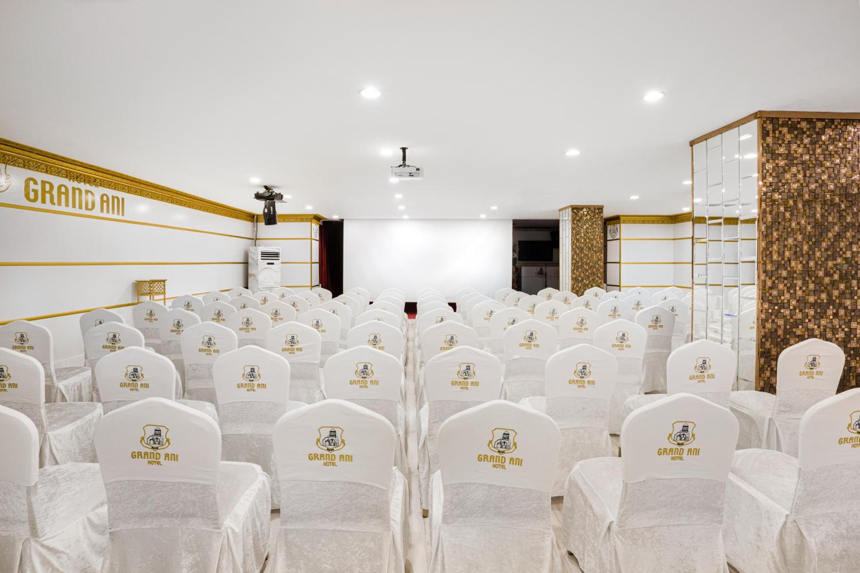 Grand Ani Hotel 31/43