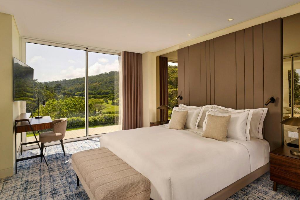 1 Bedroom, Garden Suite, Apartment, King Bed, Golf Course View, Sofa, Garden Access, Garden Floor