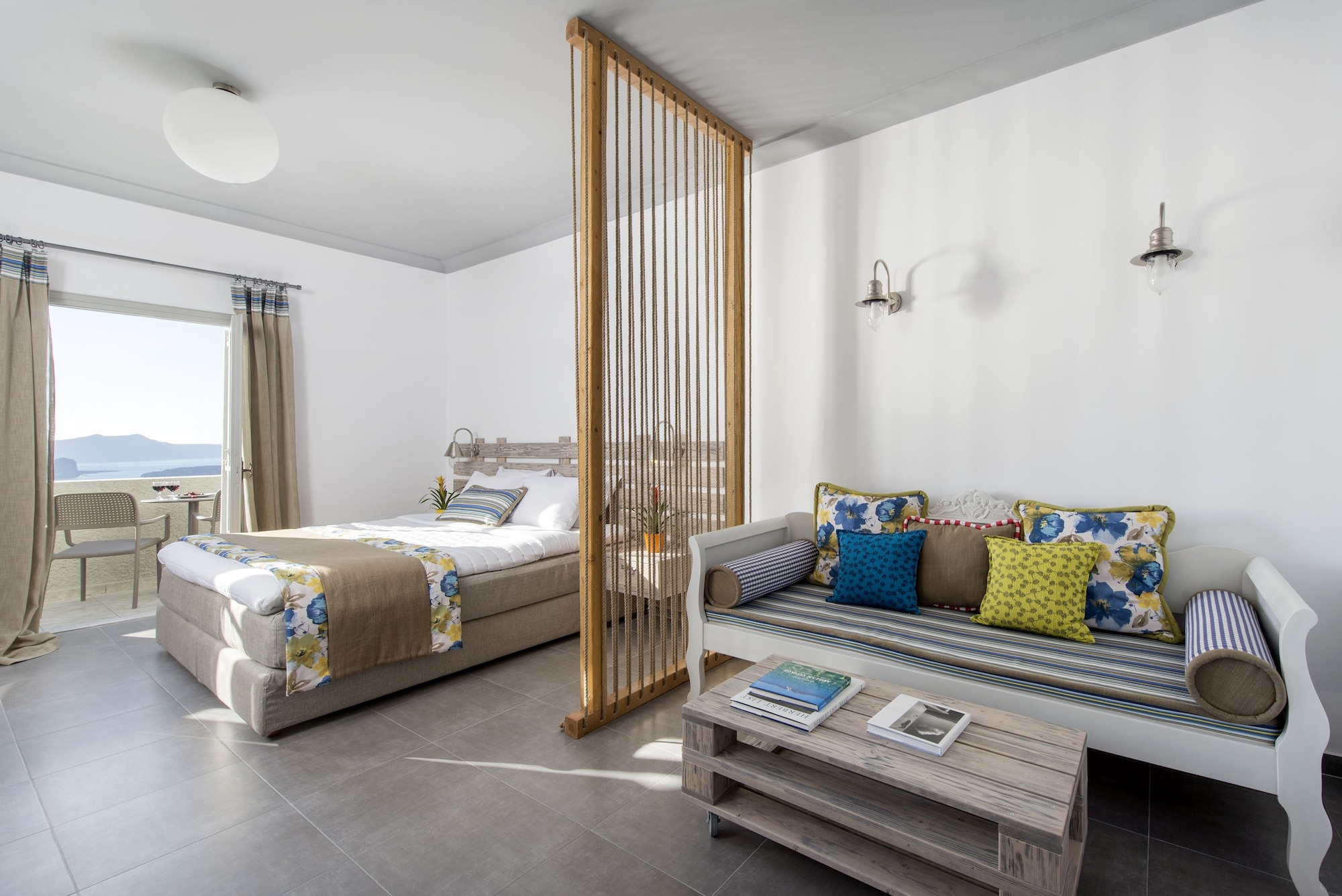 JUNIOR SUITE, QUEEN BED