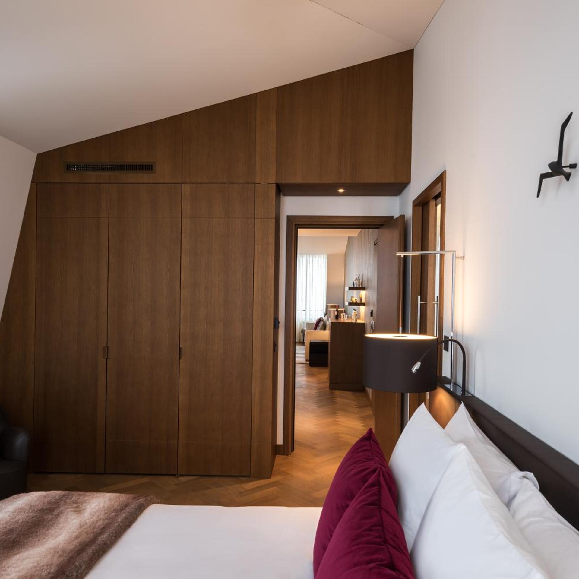 HERITAGE, PRESTIGE, SUITE, LAKE VIEW