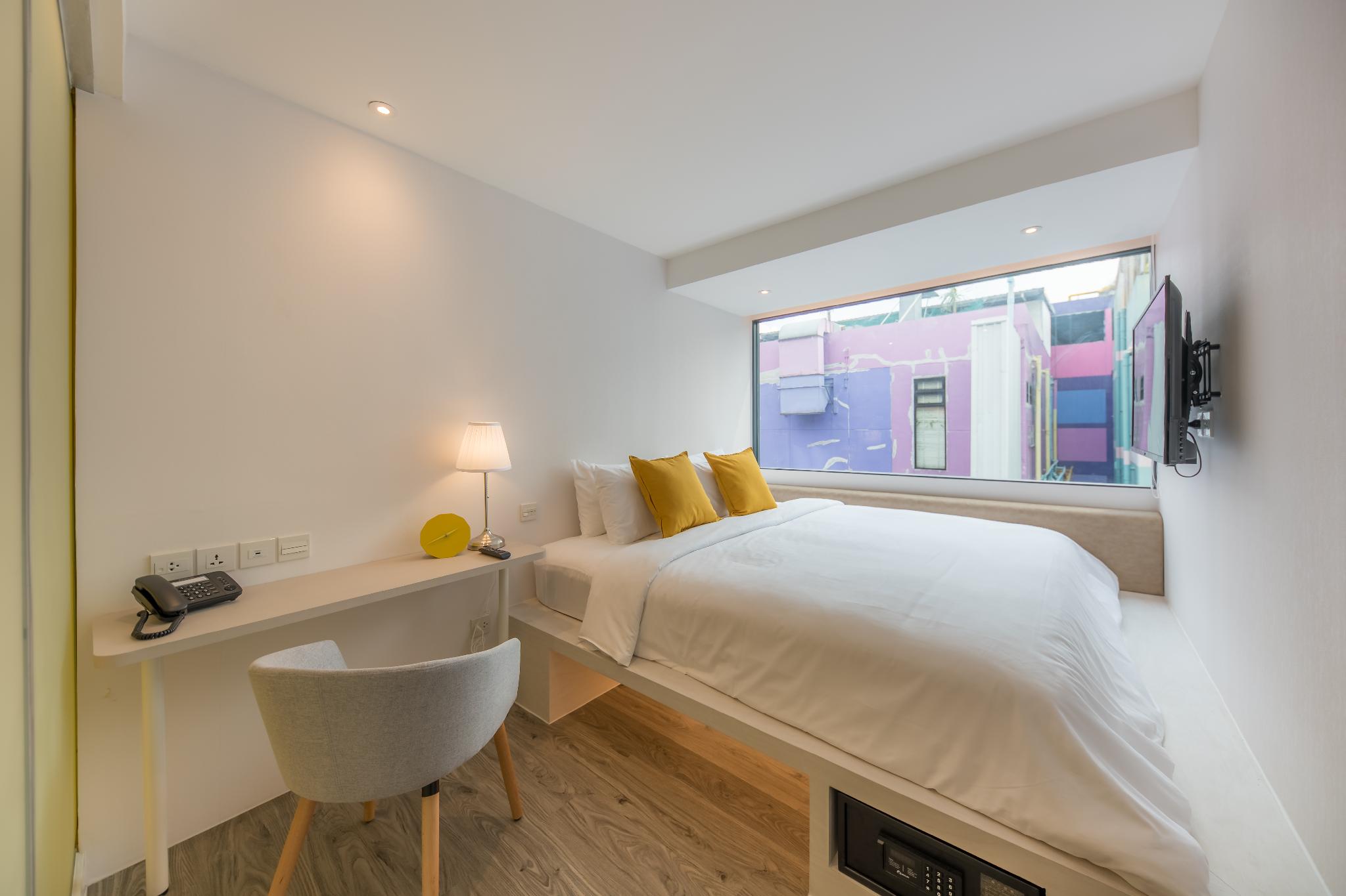 ROOM, KING BED
