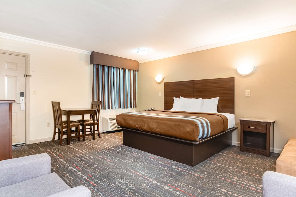 Americas Best Value Inn Houston Heights at I-45 12/40