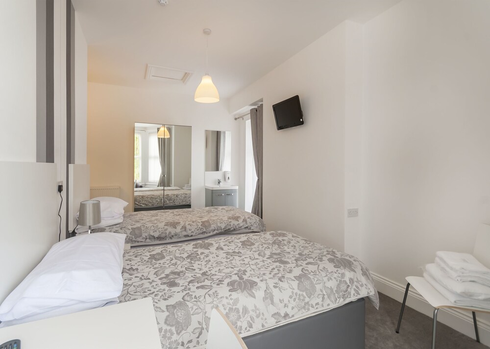 Kingswood Guest House 8/22