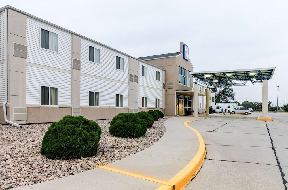 Motel 6 Kearney, NE 48/54
