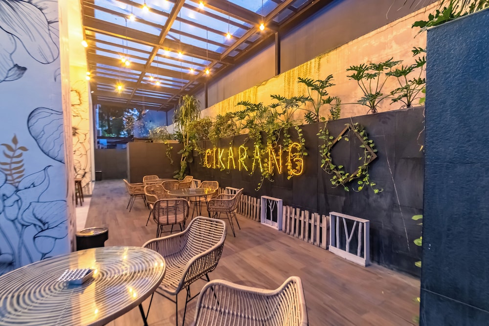 Hotel Ayola Lippo Cikarang 46/60
