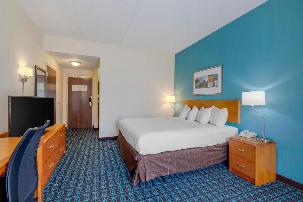 SUITE, KING BED