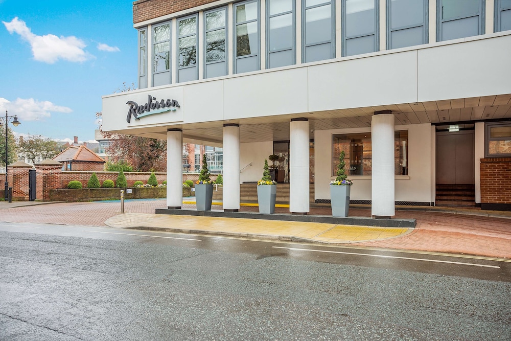 Radisson Hotel York 72/76