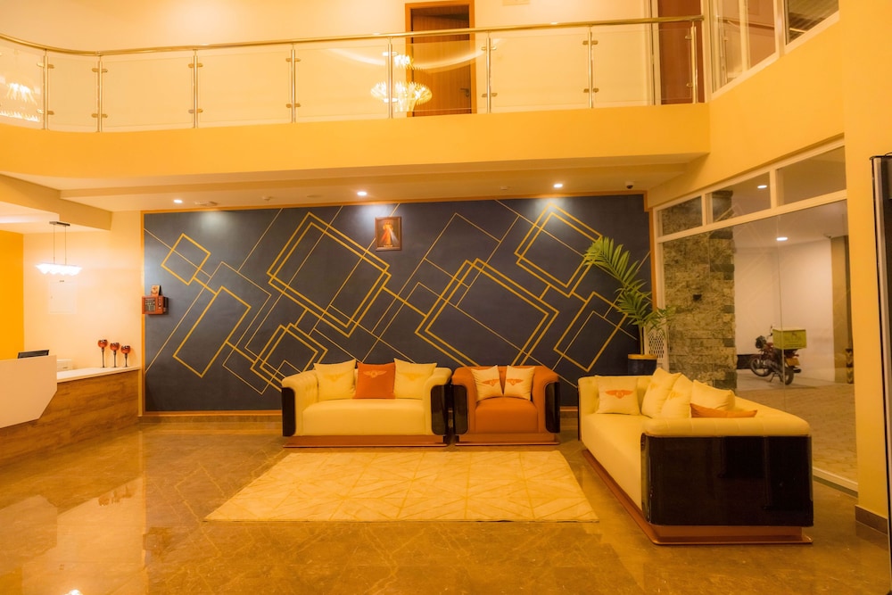 The Hut Restaurant & Boutique Hotel 41/55