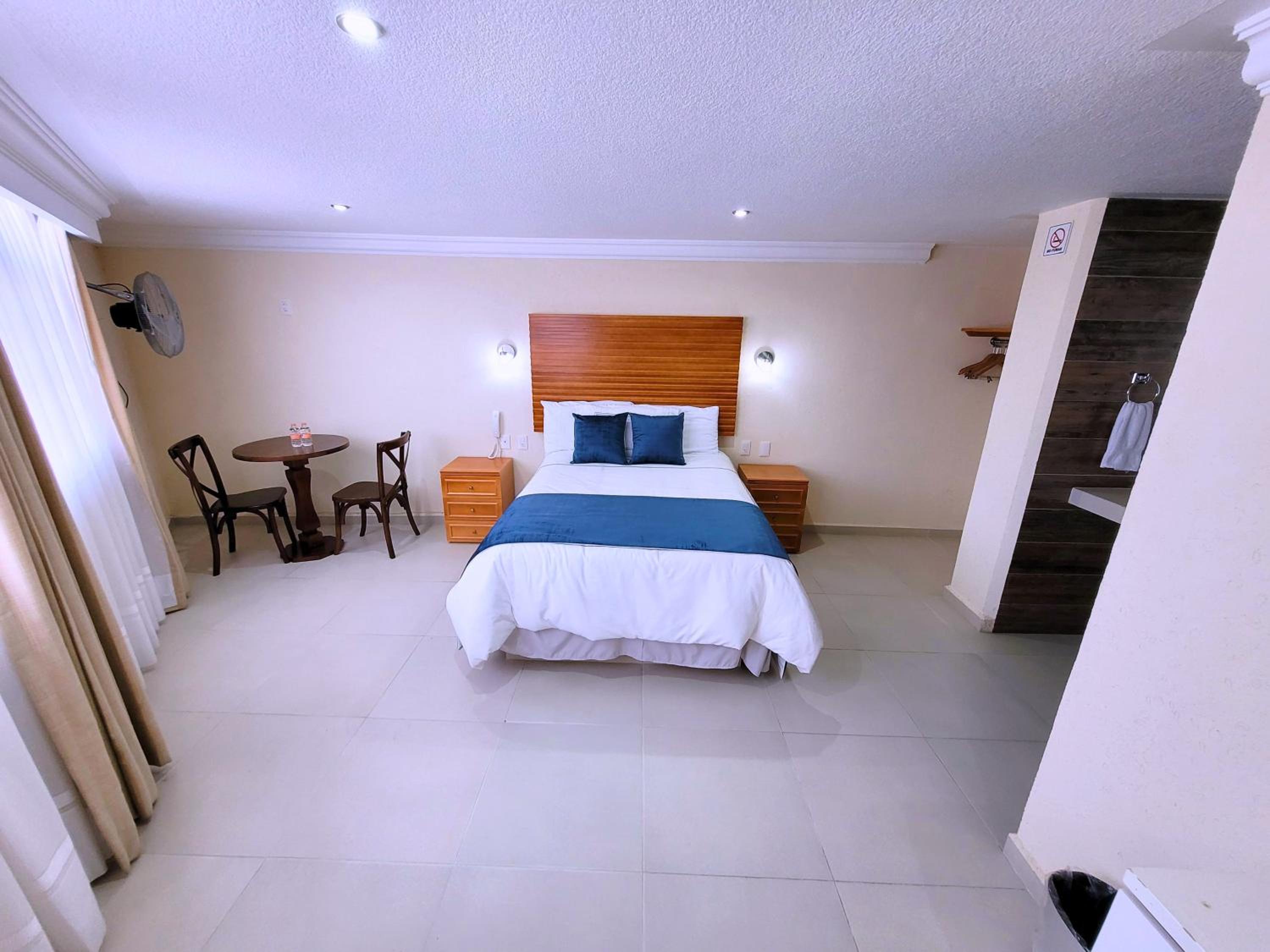 Hotel Tierras Blancas 12/48