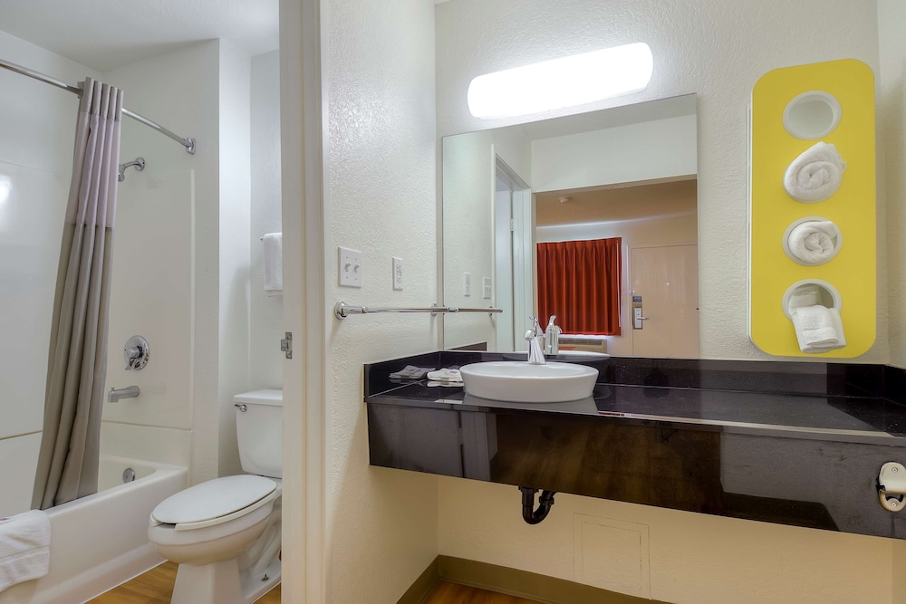 Motel6 San Diego, CA - North 56/61