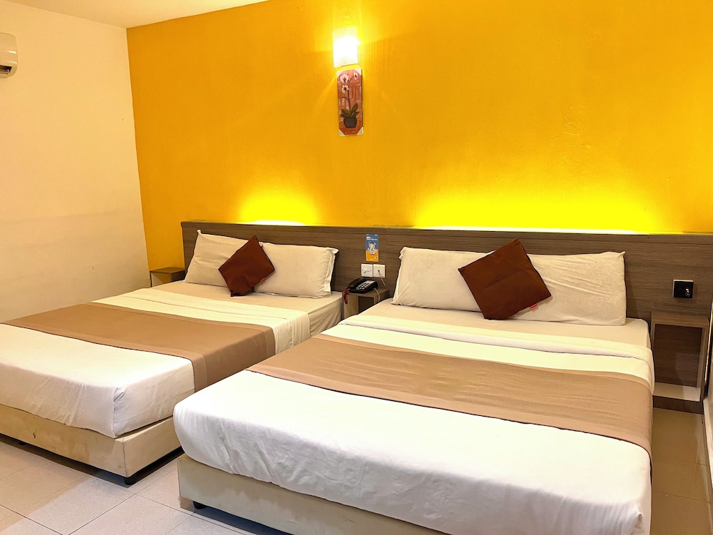 DELUXE, QUADRUPLE, 2 QUEEN BEDS