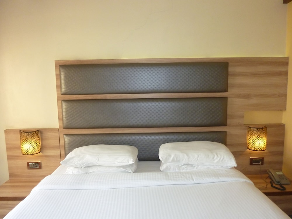 HOTEL NEW BENGAL 17/36