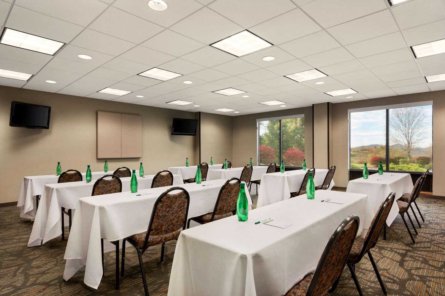 Wingate By Wyndham Bridgeport Wv 50/63