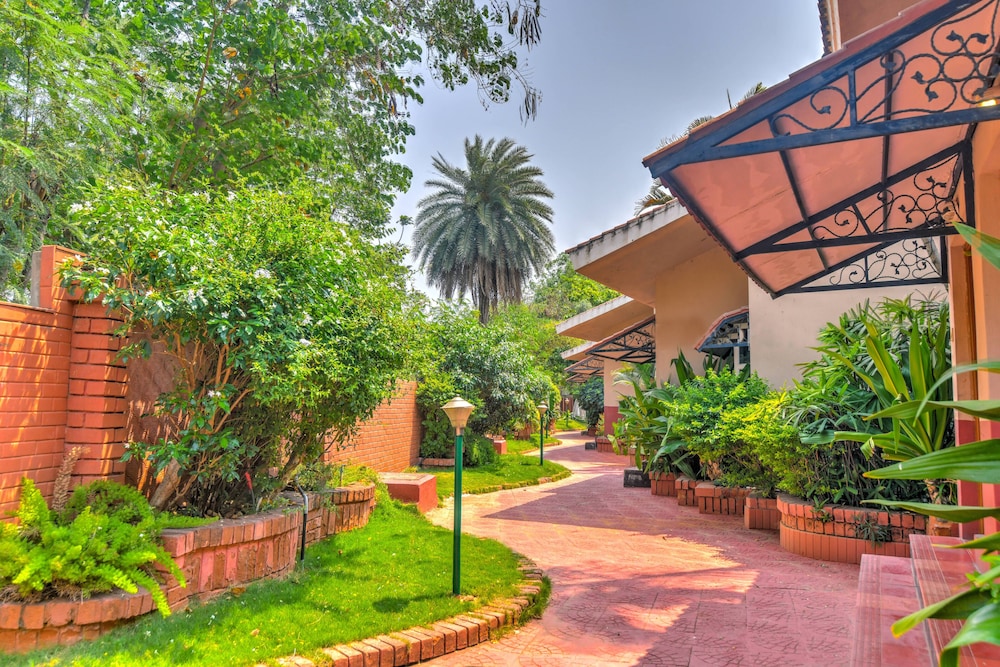 Celebrity Resort 44/50