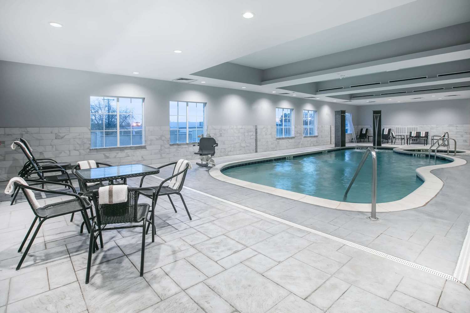 La Quinta Inn and Suites by Wyndham DFW Airport West - Euless 22/65
