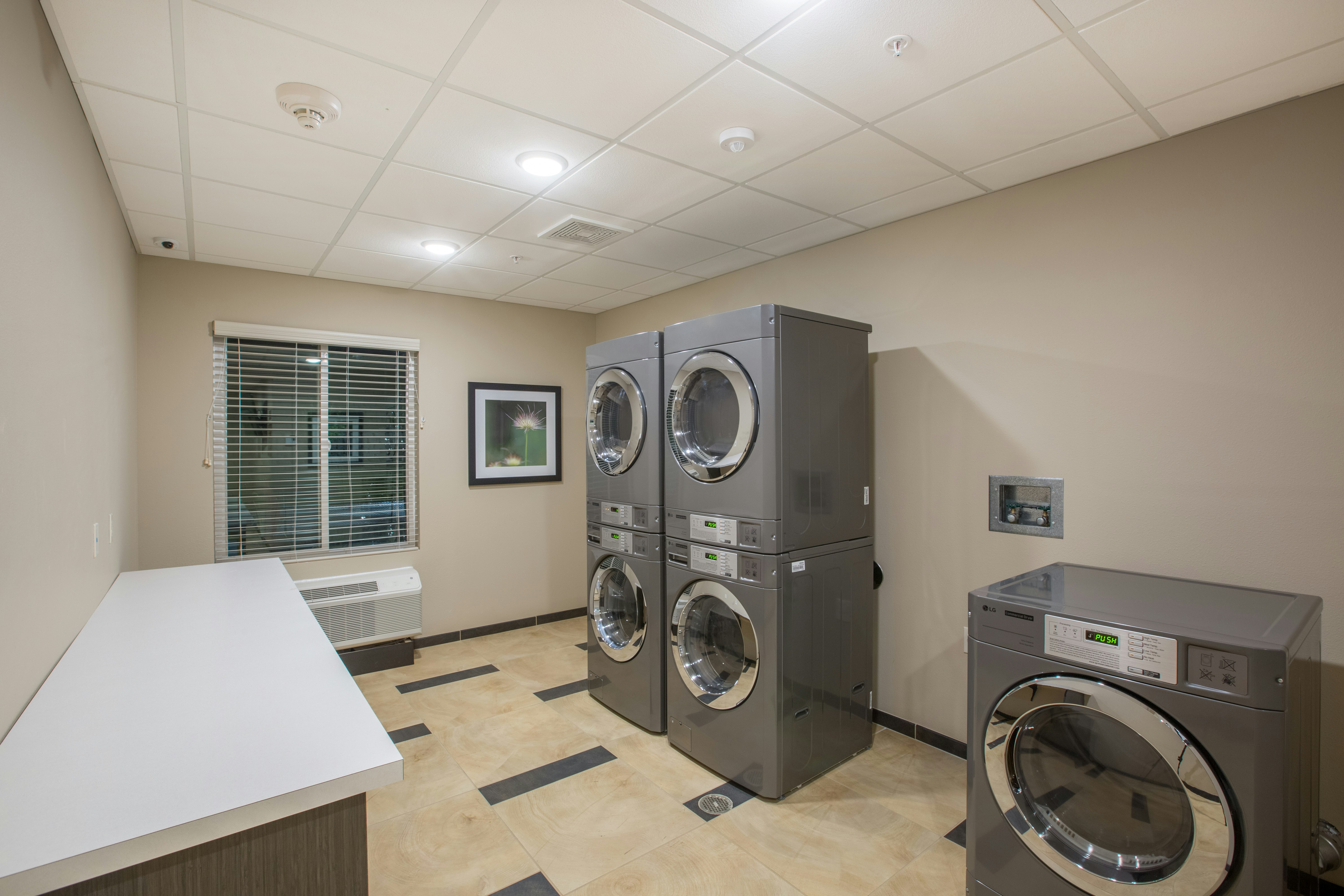CANDLEWOOD SUITES OMAHA - MILLARD AREA 7/21