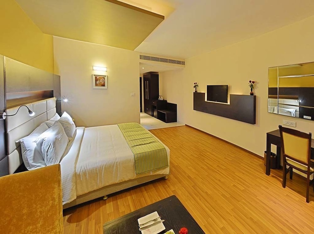 Poppys Hotel 8/49