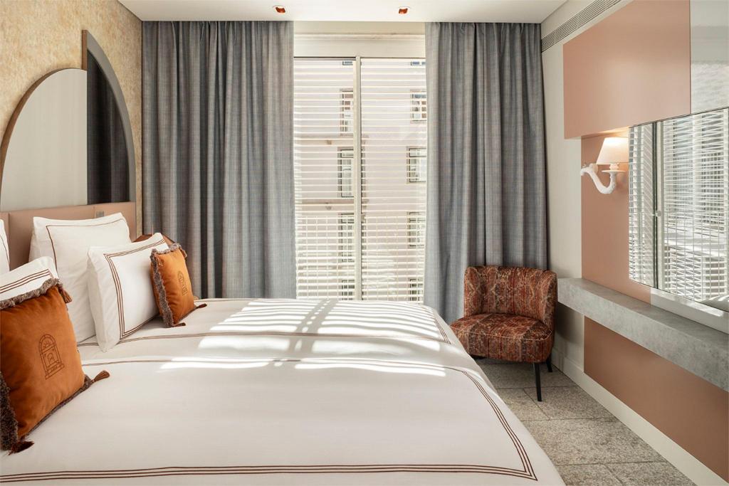 Cloister, Premium, Twin Beds, with View