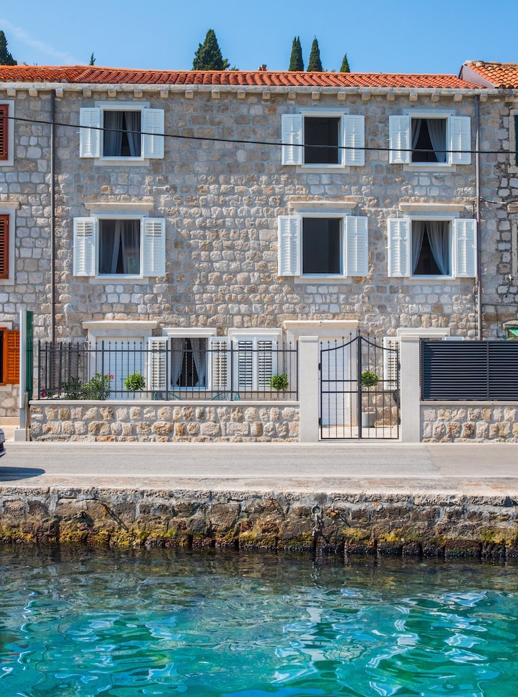 Bova Luxury Rooms 26/36