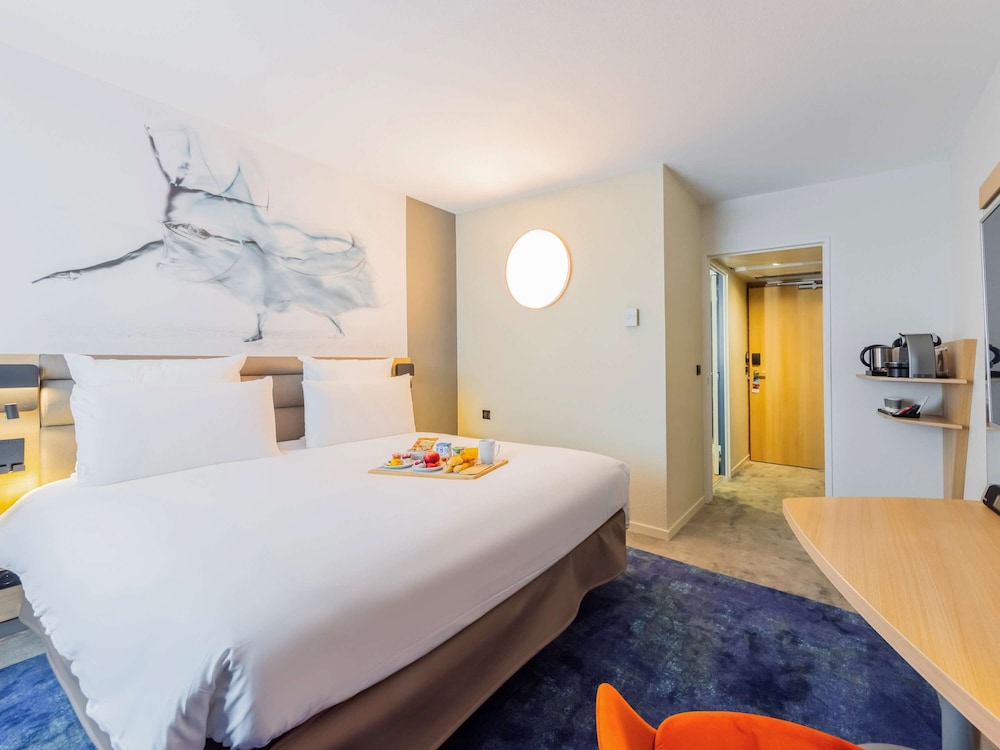 Mercure Paris Massy Gare TGV 12/76