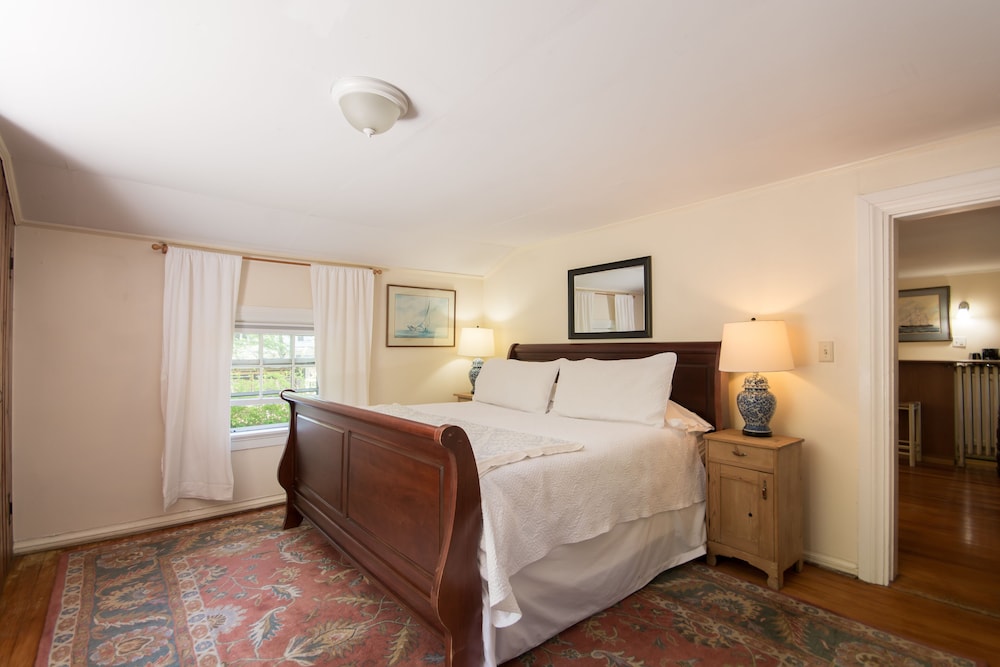 Marshall Slocum Inn 7/44
