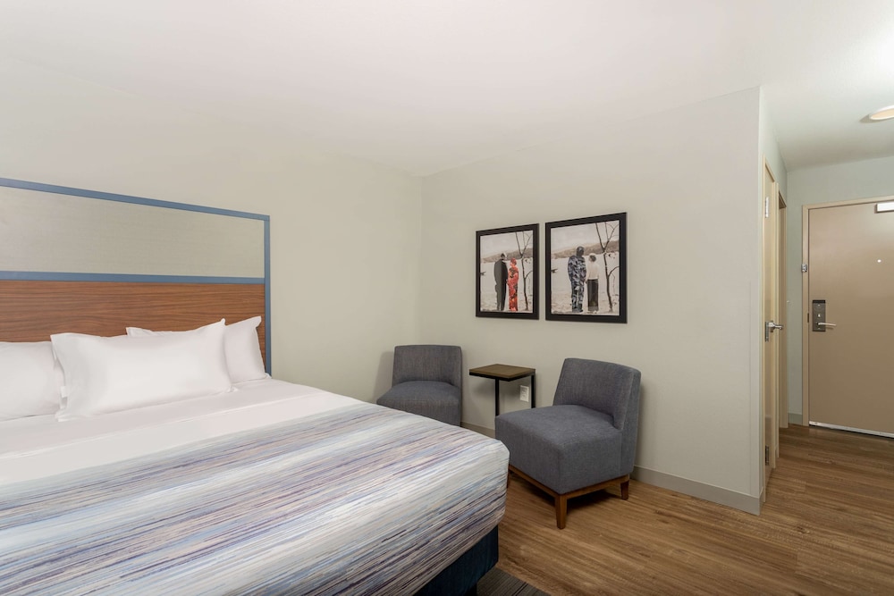Business, 2 Queen Beds
