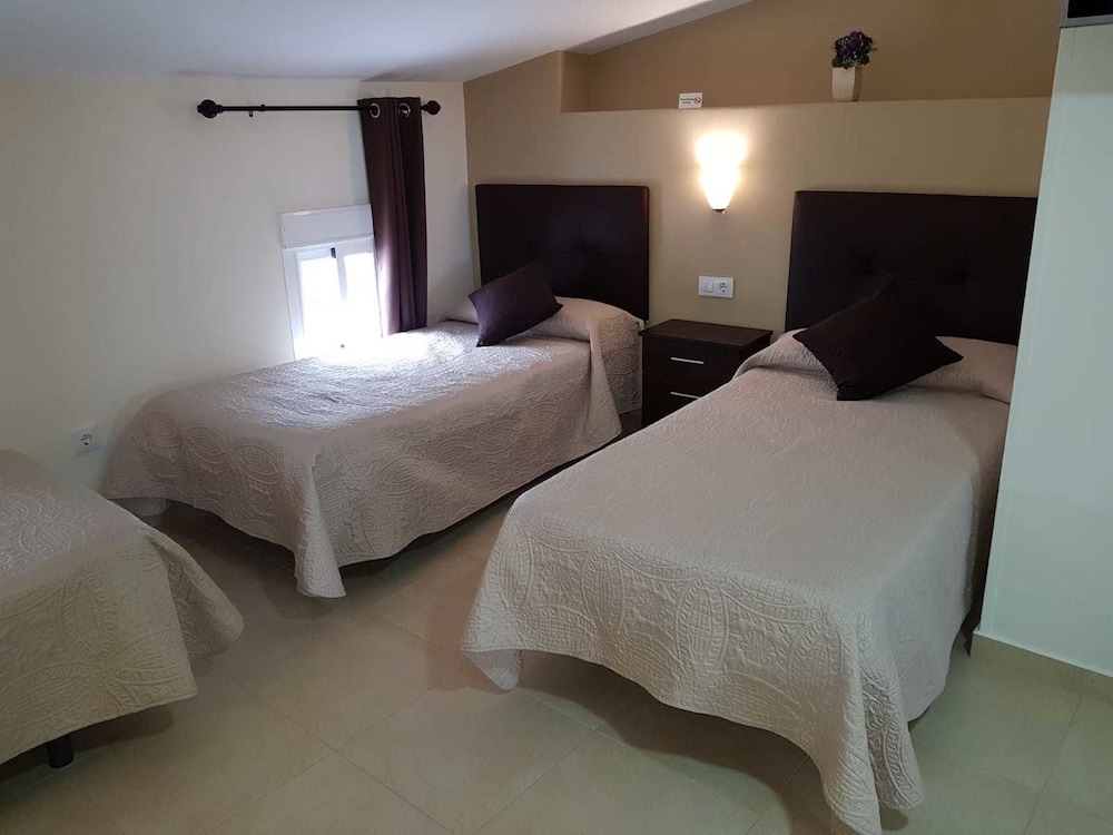 ROOM, TRIPLE