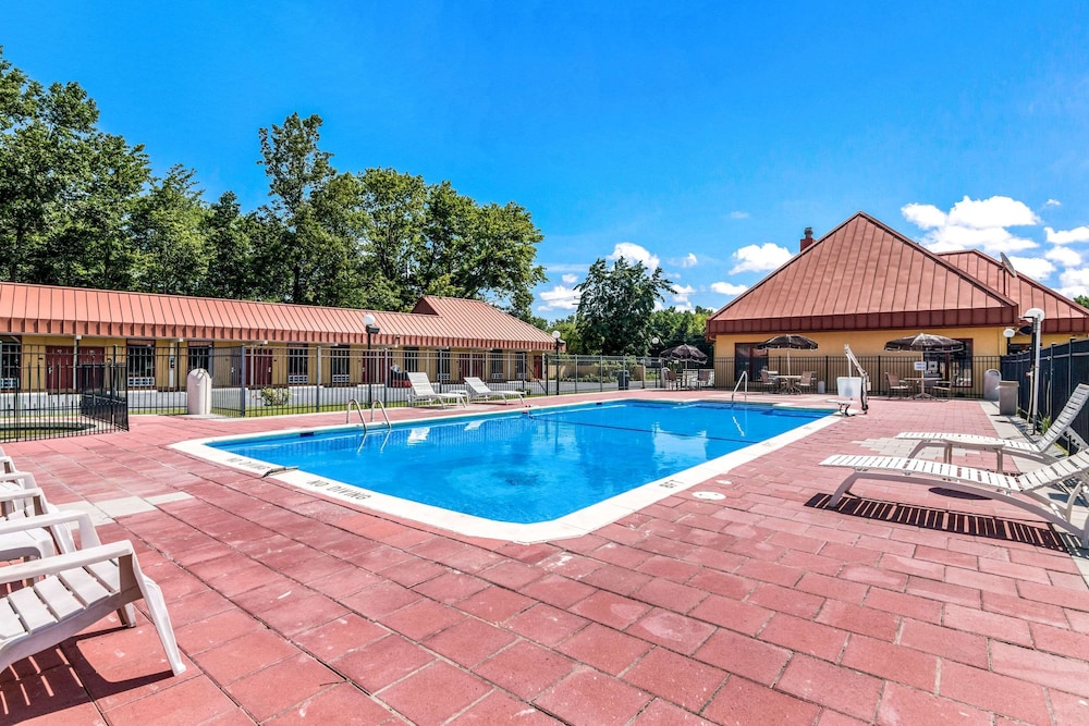Econo Lodge Pocomoke City Hwy 13 2/23