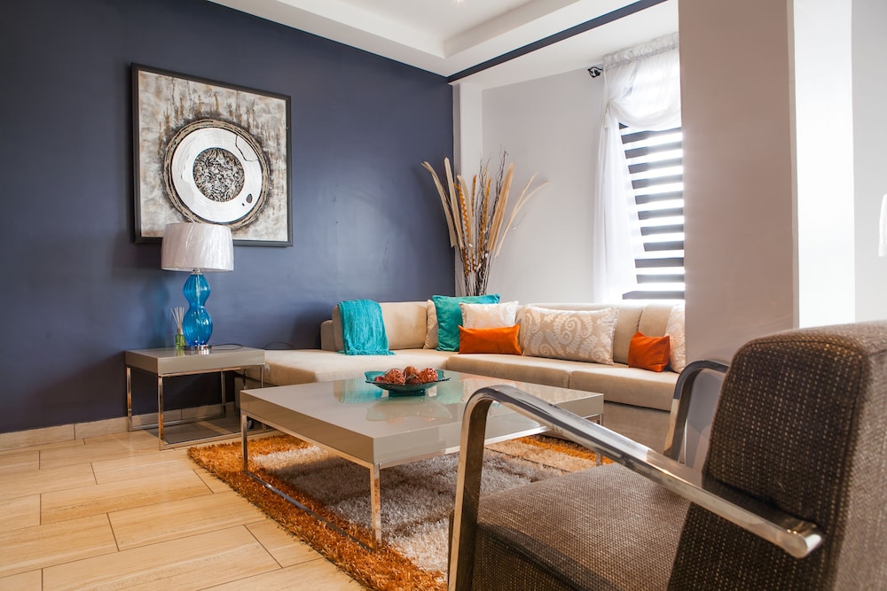 Oak Plaza Suites 42/66