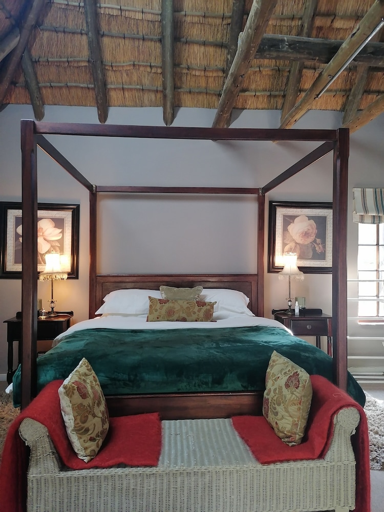 Hawklee Country House 10/50