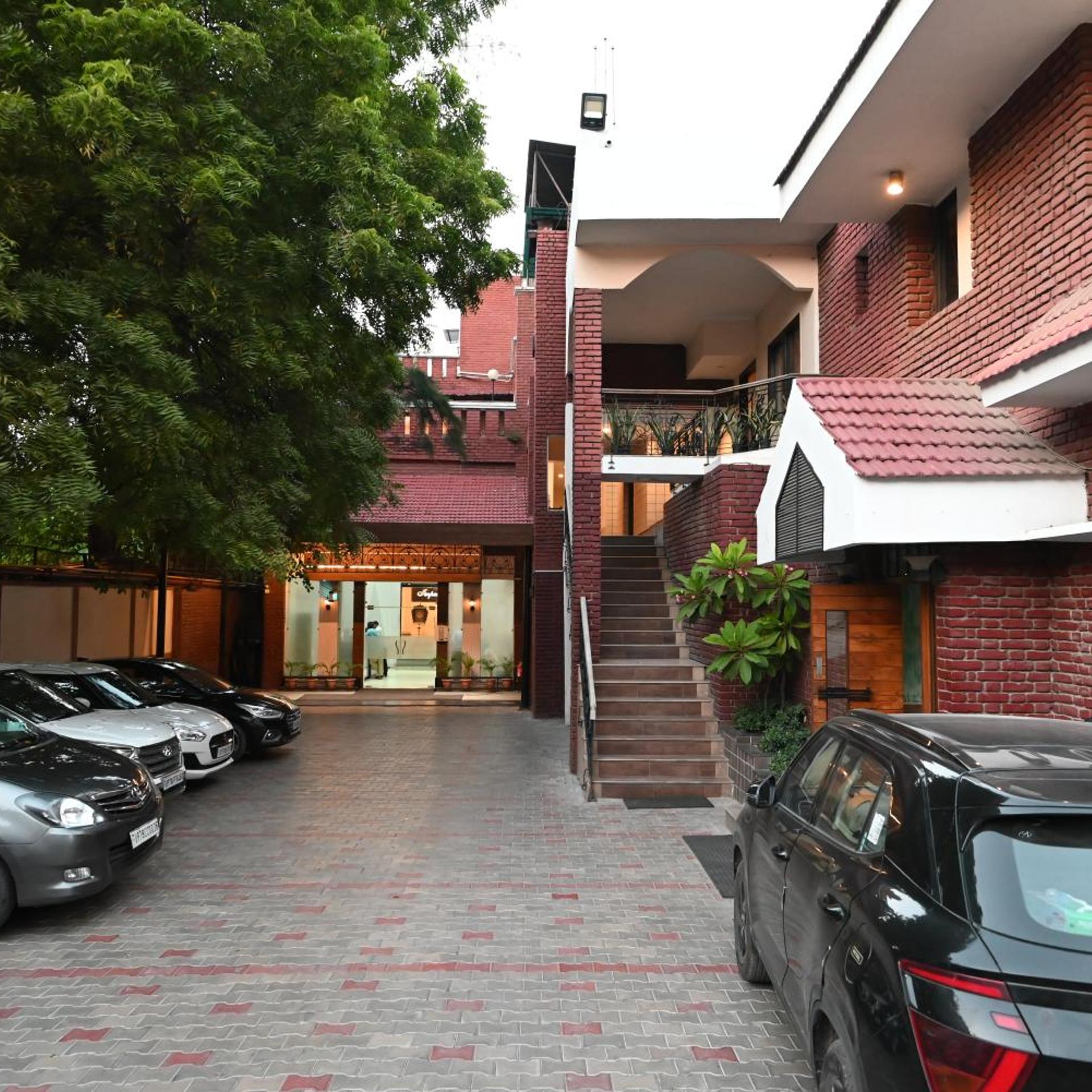 Little Chef Hotel 47/55