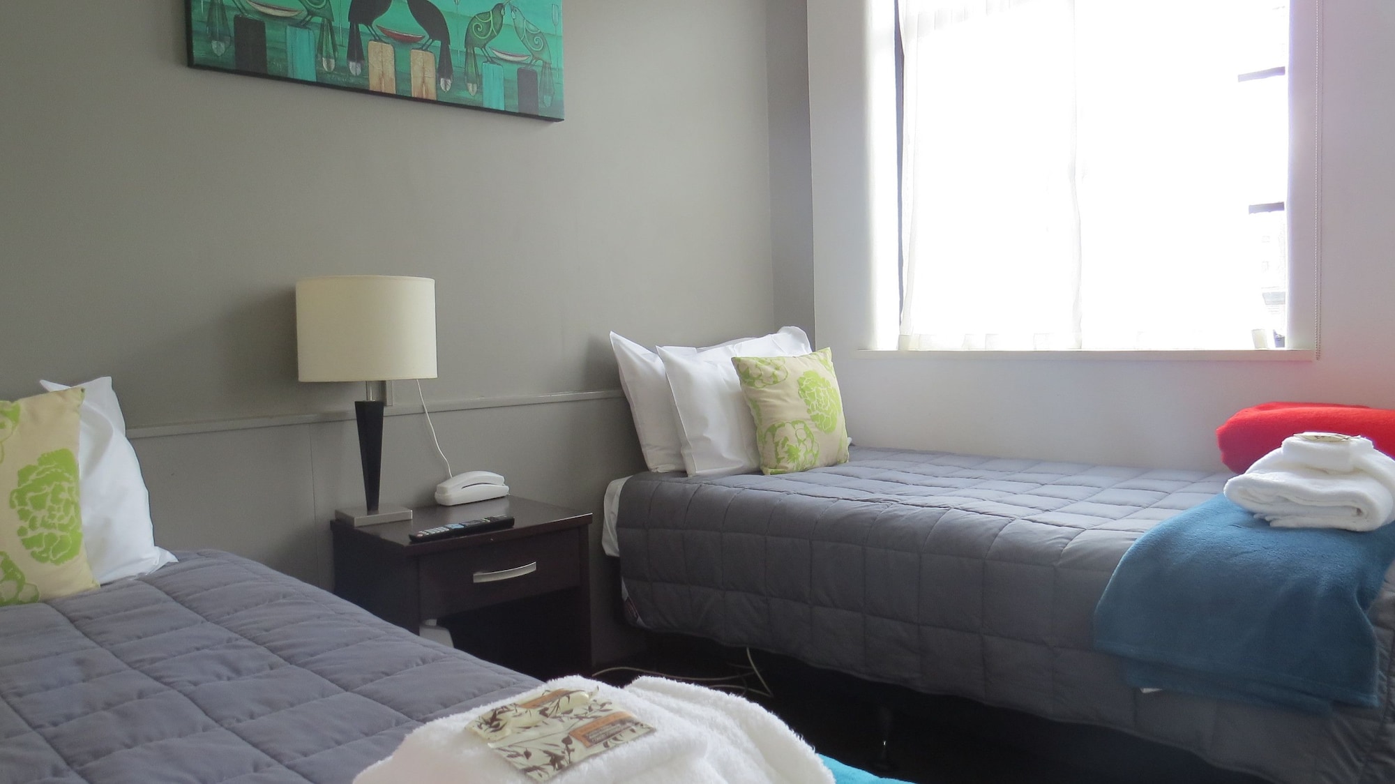 ROOM, TWIN BEDS