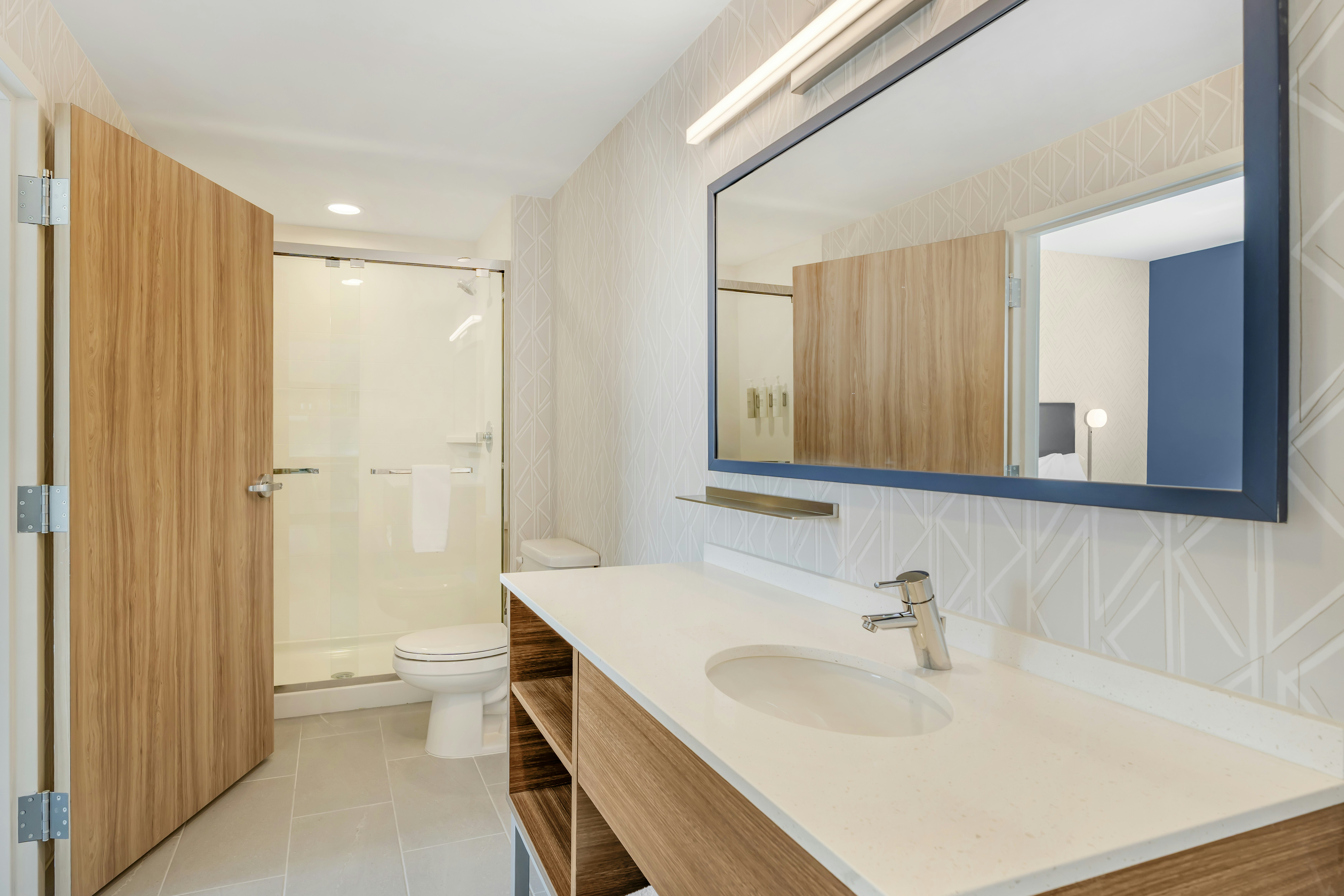غرفة بسرير كينج بإطلالة على الجبل بغرفة نوم واحدة، Home2 Suites by Hilton Bozeman Four Corners 8/9