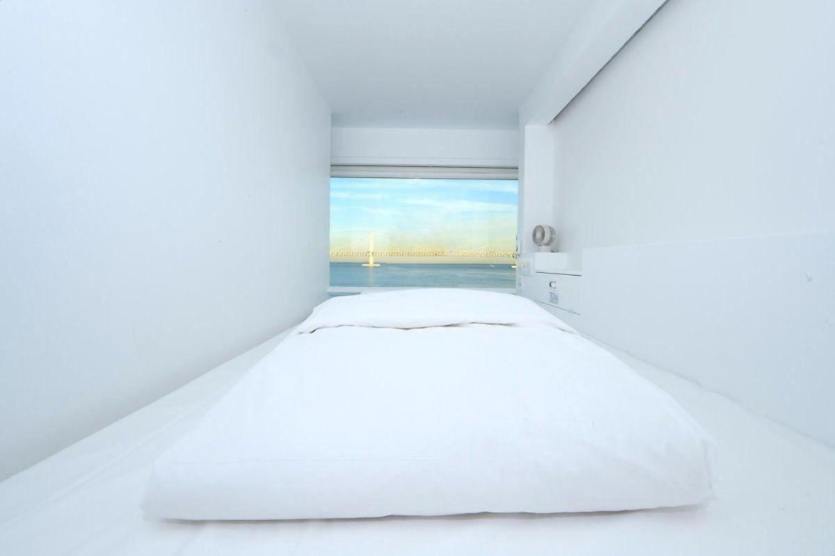 HOTEL 1 12/55
