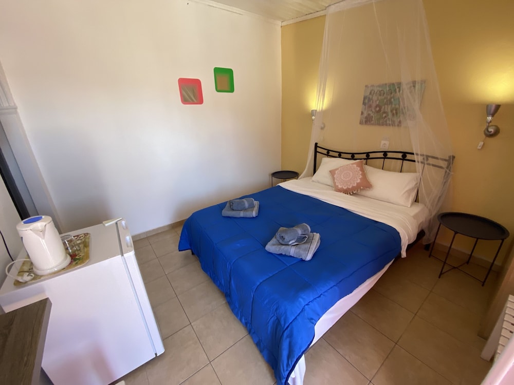 Avra Budget Beach Hotel 10/66