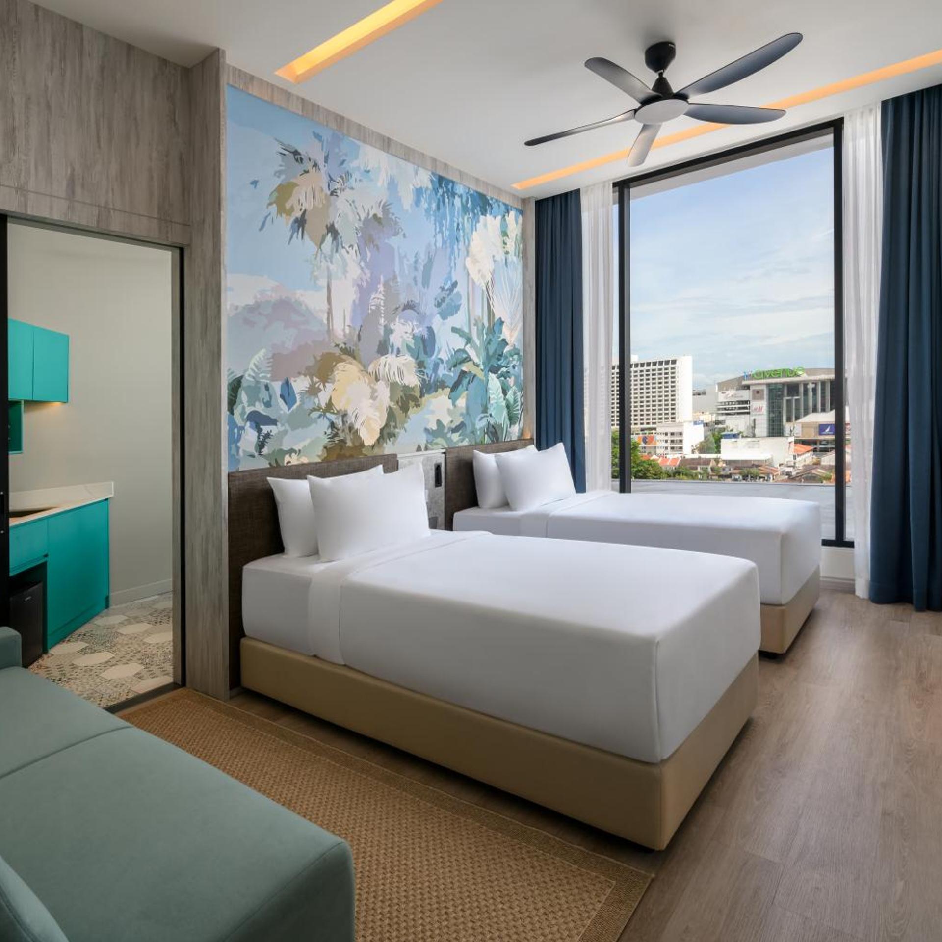 Lanai, Twin Beds, City or Bridge View