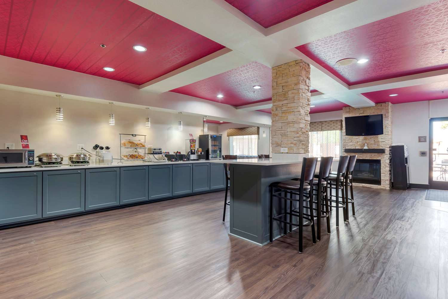 Best Western Plus Arlington North Hotel and Suites 7/10