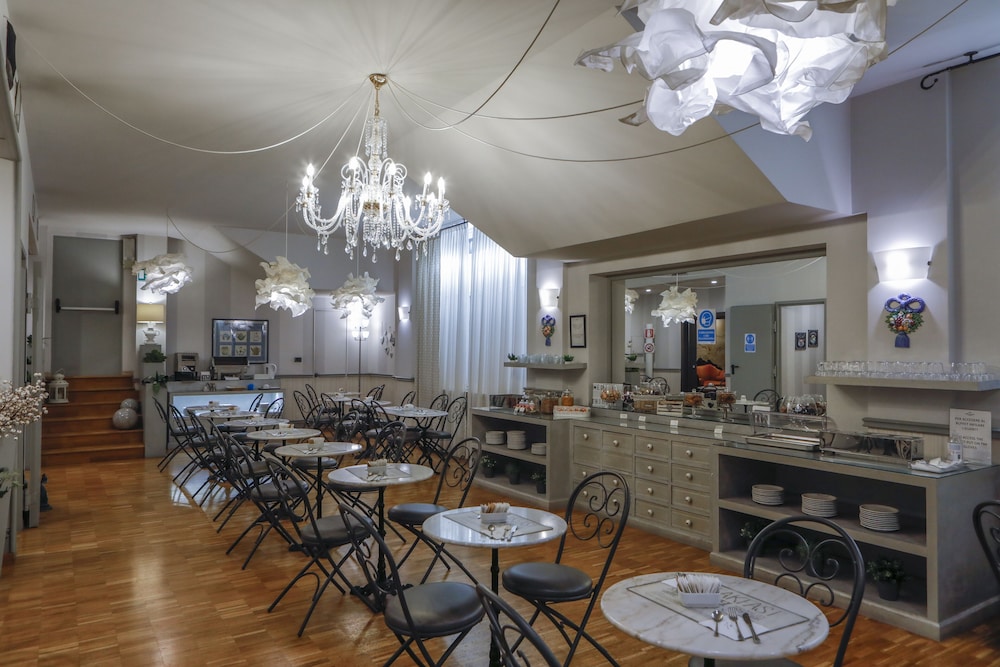 Hotel Lancaster 44/51