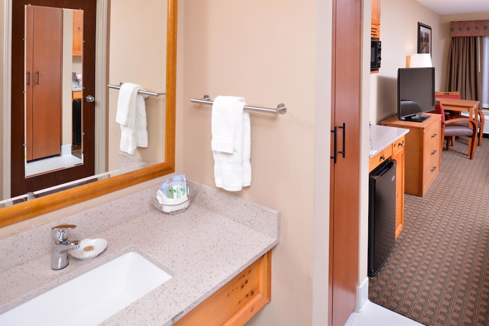Best Western Plus Olympic Inn 33/73