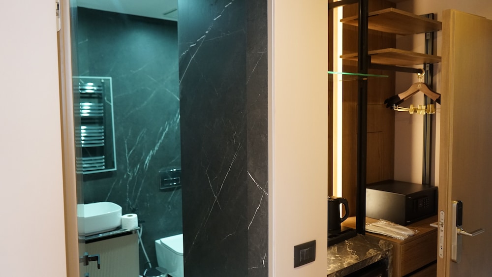 Arbnor Hotel 50/50